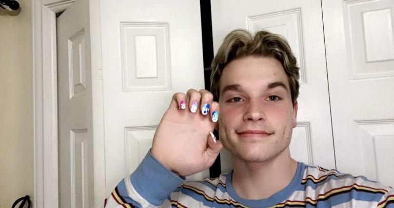 Τέξας : Μαθητής πήρε αποβολή επειδή είχε βαμμένα νύχια