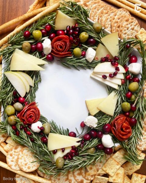 Ένα πλατό τυριών σαν χριστουγεννιάτικο στεφάνι