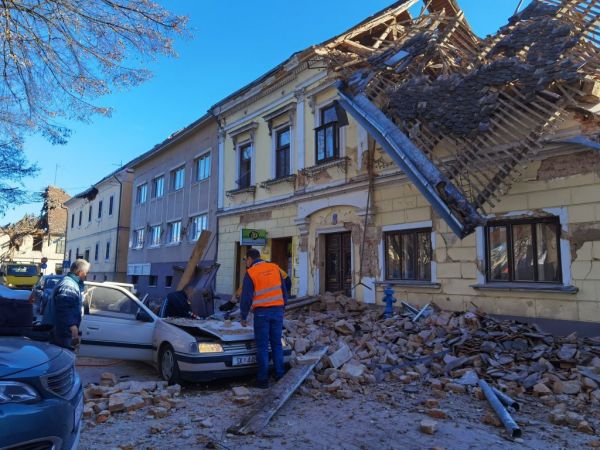 Σοβαρές ζημιές σε κτίρια από τον σεισμό των 6,3 Ρίχτερ στην Κροατία