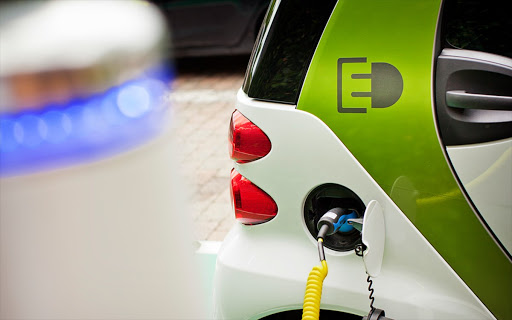 Υβριδικά οχήματα : Ποιοι δικαιούνται να υποβάλουν αίτηση για δωρεάν στάθμευση