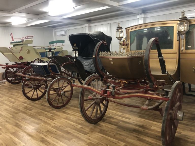 Τατόι: Ολοκληρώθηκε η εκκένωση του Στάβλου και η μεταφορά των αμαξών