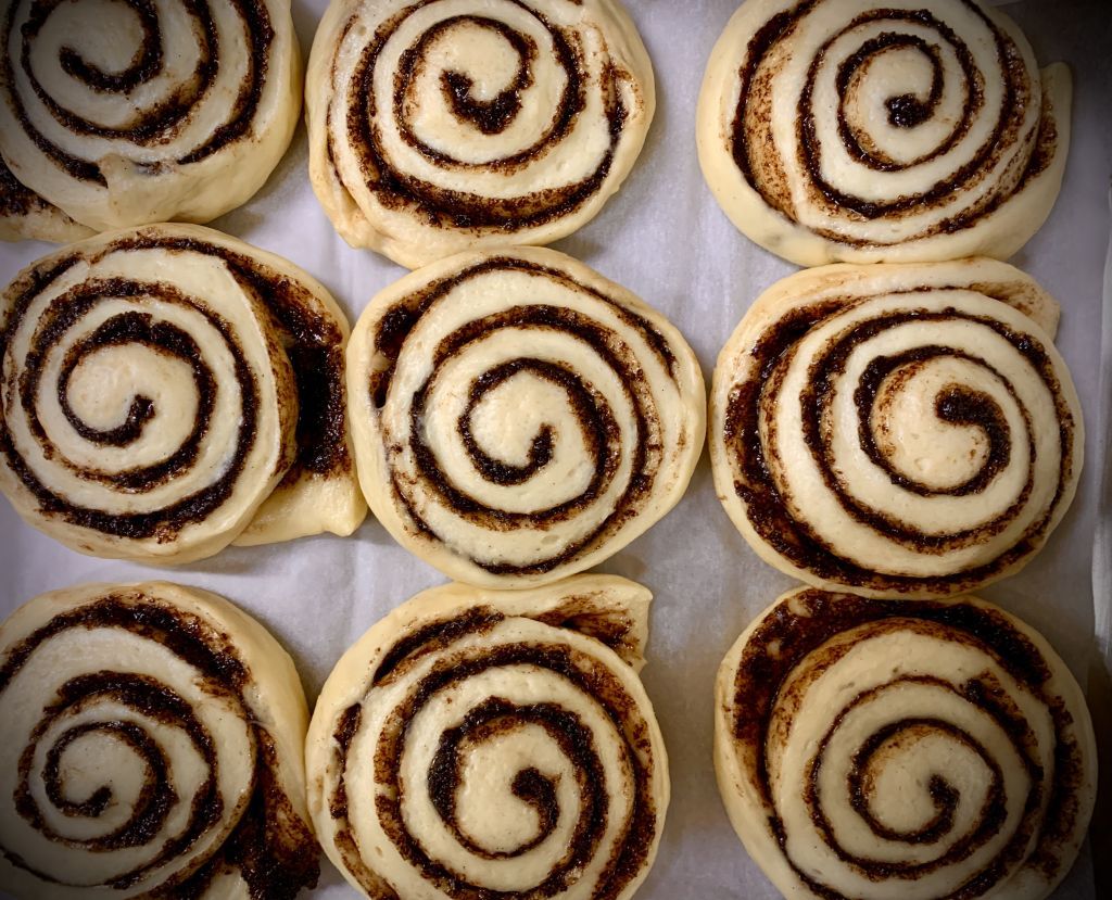 Χριστουγεννιάτικα cinnamon rolls από την Έλενα Καπέρδα