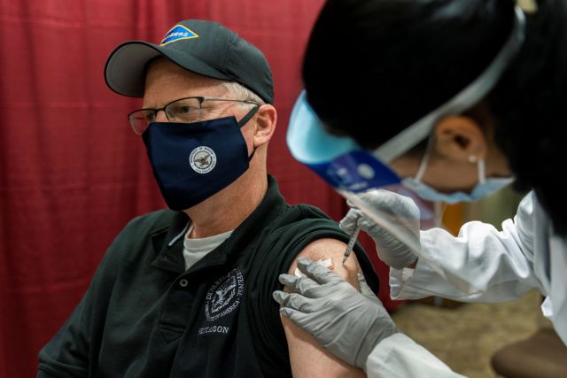 Κοροναϊός : Εμβόλιο on camera έκανε ο υπουργός Άμυνας των ΗΠΑ
