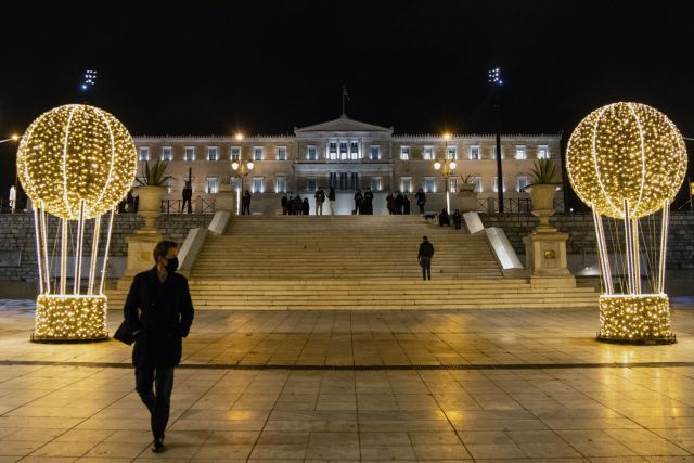 Lockdown : Βίντεο με λήψη drone από την στολισμένη Αθήνα