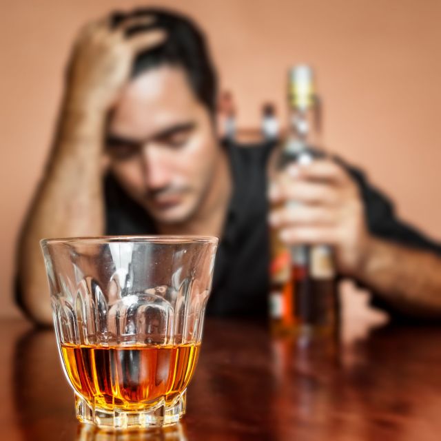 Ερευνα : Το lockdown αυξάνει την υπερβολική κατ' οίκον κατανάλωση αλκοόλ