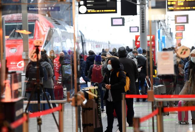 Ιταλία: Μείωση των κρουσμάτων –  Φρένο στις αεροπορικές πτήσεις από τη Βρετανία