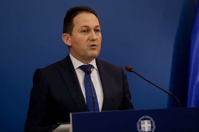 Live η ενημέρωση των πολιτικών συντακτών Στ. Πέτσα