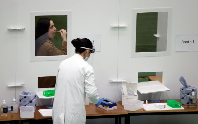 Το MEGA στο κέντρο εμβολιασμών στο Λονδίνο