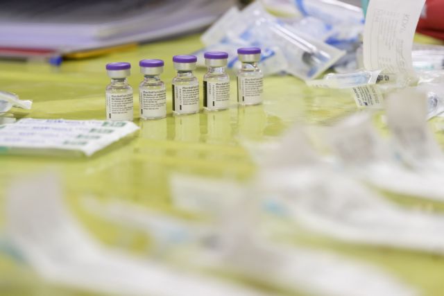 Κοροναϊός : Σήμερα το πρωί με ειδική πτήση φτάνουν στην Αθήνα 83.850 δόσεις του εμβολίου