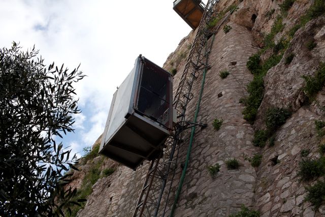 Στα εγκαίνια του ανελκυστήρα για ΑμεΑ στην Ακρόπολη ο Κυριάκος Μητσοτάκης