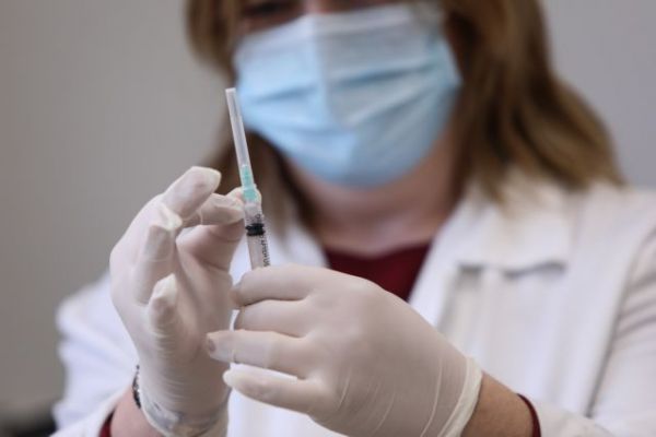 Κοροναϊός : Ξεκίνησε η αποστολή των εμβολίων στις χώρες της ΕΕ – Αντίστροφη μέτρηση για την «Ελευθερία»