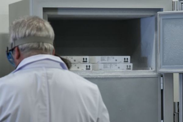 Κοροναϊός : Πώς θα μάθετε αν ανήκετε στις πρώτες ομάδες για τον εμβολιασμό – Ξεκινά την Κυριακή ταυτόχρονα σε πέντε νοσοκομεία