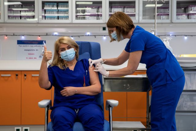 Κοροναϊός – Εμβόλιο : Νέο κεφάλαιο στη μάχη με τον κοροναϊό – Τα μηνύματα των πρώτων εμβολιασμών