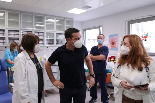 Τσίπρας : Η κυβέρνηση μετέτρεψε τον εμβολιασμό σε επικοινωνιακό σόου