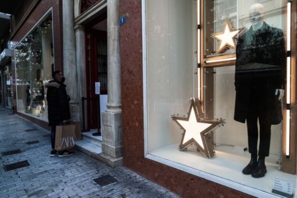 Αδεια η Ερμού την τελευταία Κυριακή του χρόνου