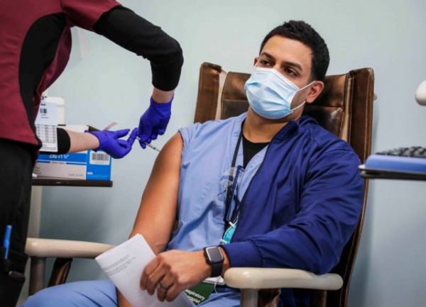 Κοροναϊός : Η μετάλλαξη του ιού δεν μειώνει την ισχύ του εμβολίου