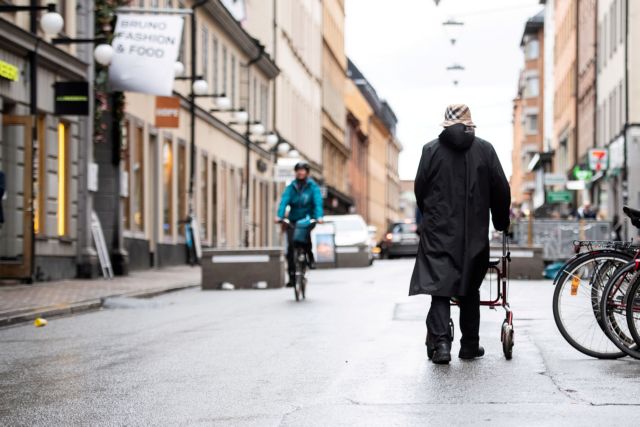 Σουηδία: Δυσκολεύεται και πάλι με το δεύτερο κύμα του κοροναϊού