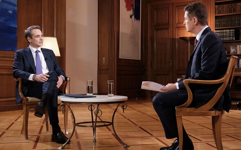 Mitsotakis pushes mass vaccination, urges lockdown compliance