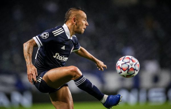 Έξαλλος ο Ραφίνια: «Δεν γίνεται με τόσες κάμερες να μη δει πως ήμουν έξω!»