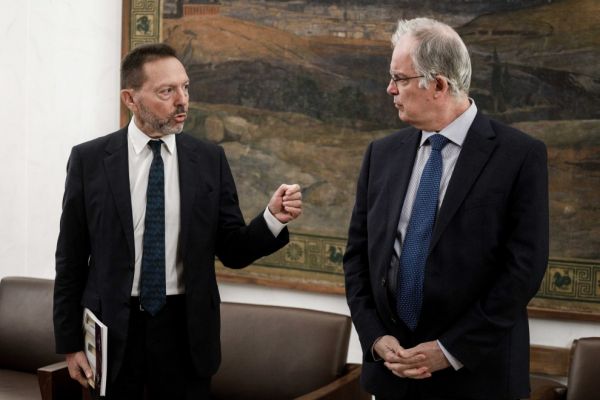 Ο κεντρικός τραπεζίτης και οι πρόεδροι της Βουλής