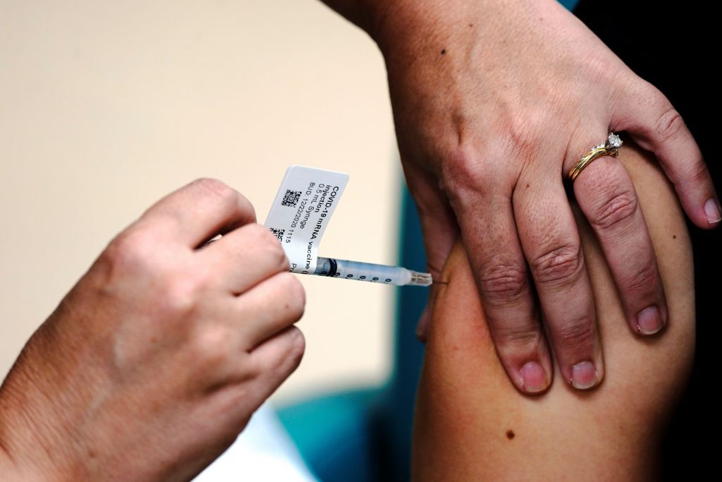 Κοροναϊός : Τα εμβόλια προστατεύουν και από τη νέα μετάλλαξη του ιού, σύμφωνα με το ινστιτούτο Κοχ
