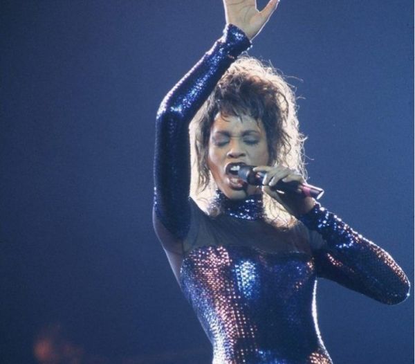 Γουίτνεϊ Χιούστον : Η ζωή της μέσα από τη νέα ταινία «I Wanna Dance With Somebody»