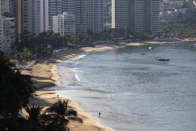 Ο στρατός επιτηρεί τα μέτρα για τον κοροναϊό στις παραλίες του Μεξικού