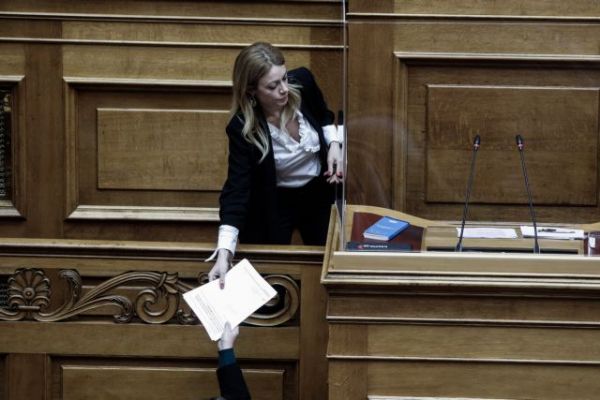 Αγγελική Αδαμοπούλου : Άρθηκε η ασυλία βουλευτή του ΜέΡΑ25 μετά από μήνυση αστυνομικών | in.gr