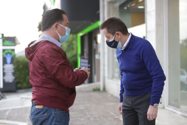 Γεωργιάδης : Ψώνισε κοστούμι με click away – «Όλα απλά και εύκολα»