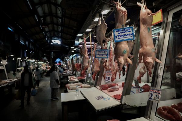 Επάρκεια προϊόντων και μειωμένες τιμές στην Βαρβάκειο Αγορά