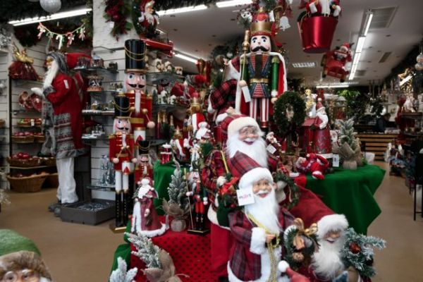 Τα πιο διαφορετικά Χριστούγεννα στα χρονικά – Τα έξι νέα μέτρα που μπαίνουν από την Κυριακή στις ζωές μας λόγω της πανδημίας- Ο πλήρης οδικός χάρτης των γιορτών - Ποια καταστήματα θα λειτουργήσουν