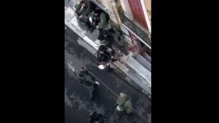 Επέτειος Γρηγορόπουλου : Τι υποστήριξε ο αστυνομικός που κατέστρεψε την ανθοδέσμη