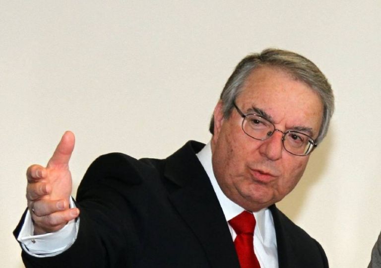 Μπαμπινιώτης : Πρόκληση γλωσσική και το Merry Christmas – Μπορεί  και να μού επιφέρει λιποθυμία η εκτόξευση αγγλιστί αυτής της ευχής