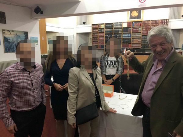 Οταν ο Μάκης Μπαλαούρας έκανε φιλανθρωπικό bazaar με κοσμήματα της… Folli Follie