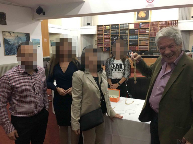 Οταν ο Μάκης Μπαλαούρας έκανε φιλανθρωπικό bazaar με κοσμήματα της… Folli Follie