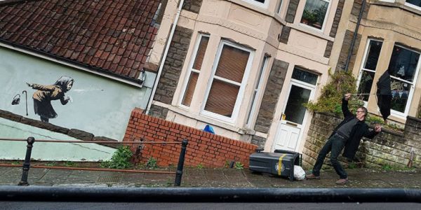 Banksy : Νέο δικό του έργο σε τοίχο στο Μπρίστολ