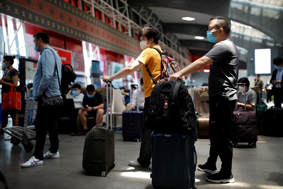 To Πεκίνο καταγγέλλει τους ταξιδιωτικούς περιορισμούς των ΗΠΑ στα μέλη του ΚΚ Κίνας