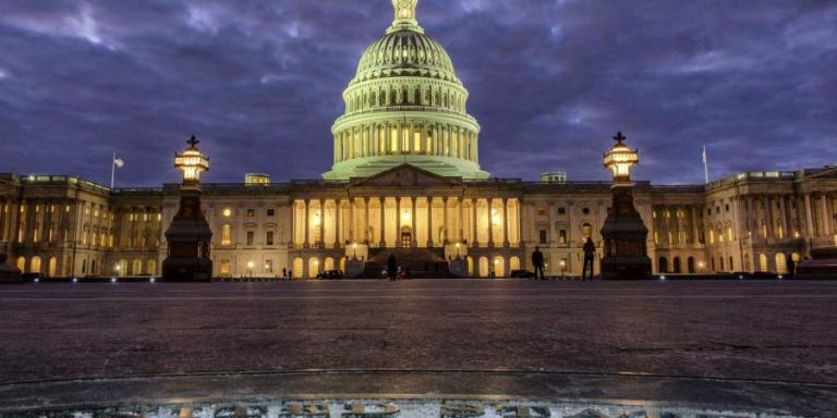 ΗΠΑ : Συμφώνησαν για το νέο πακέτο στήριξης της οικονομίας ύψους 900 δισ. δολαρίων