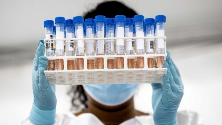 Kοροναϊός : Ο καθηγητής Δεμέτζος μιλά για το υπερευαίσθητο mRNA και την τεχνολογία του εμβολίου