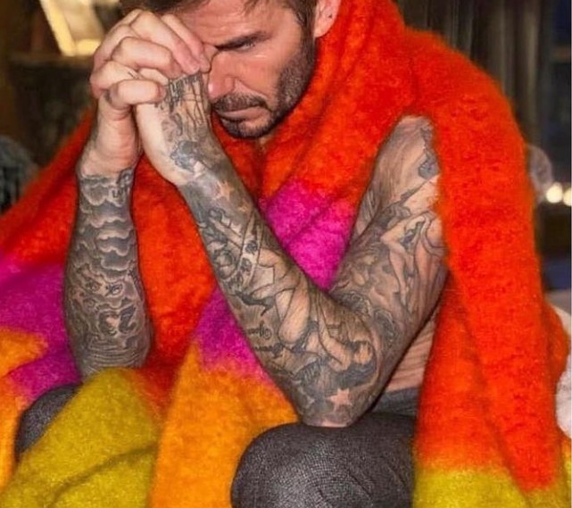 Ντέιβιντ Μπέκαμ : Ποζάρει φορώντας τις νέες δημιουργίες της Βικτόρια