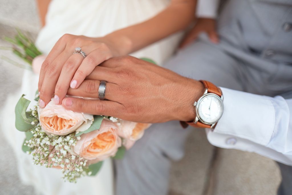 Κοροναϊός : Χιλιάδες ζευγάρια παντρεύονται… δι’ αντιπροσώπου
