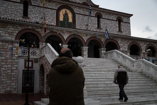 Θεσσαλονίκη : Ιερέας και πιστοί τελούσαν στα κρυφά Θεία Λειτουργία