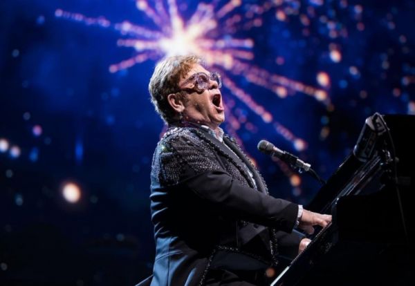 Έλτον Τζον : Ο θρύλος της μουσικής έχει τη συλλογή δίσκων που του αξίζει