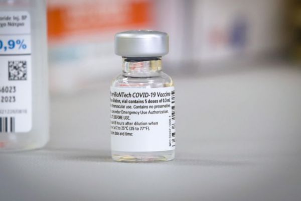 Πιερρακάκης-Εμβόλιο : Νέες διευκρινίσεις για την απόδειξη εμβολιασμού και το ρόλο των φαρμακείων