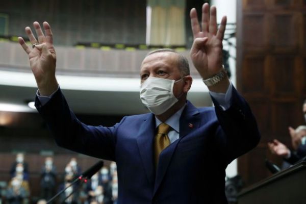 New York Times: Ο Ερντογάν επιχειρεί να σώσει την τουρκική οικονομία για να σωθεί και ο ίδιος