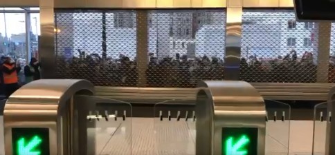 Κοροναϊός : Σκηνές Black Friday στο Παρίσι – Απίστευτος συνωστισμός σε εγκαίνια σταθμού του Μετρό