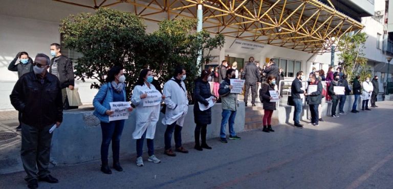 Συμβολική υποδοχή της ΠτΔ από τους εργαζόμενους του Ευαγγελισμού