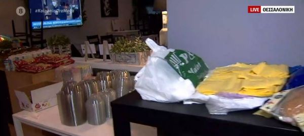 Θεσσαλονίκη : Μια ολόκληρη γειτονιά ετοιμάζει και διανέμει φαγητό σε απόρους και αστέγους