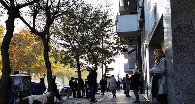 Θεσσαλονίκη : Ουρές σε φαρμακείο του ΕΟΠΥΥ – Ασφαλισμένοι περίμεναν στο κρύο για πάνω από μία ώρα