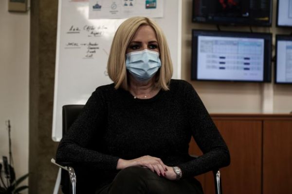 Κερκυραϊκά κάλαντα άκουσε η Γεννηματά – Το 2021 να φέρει όσα μας στέρησε το 2020